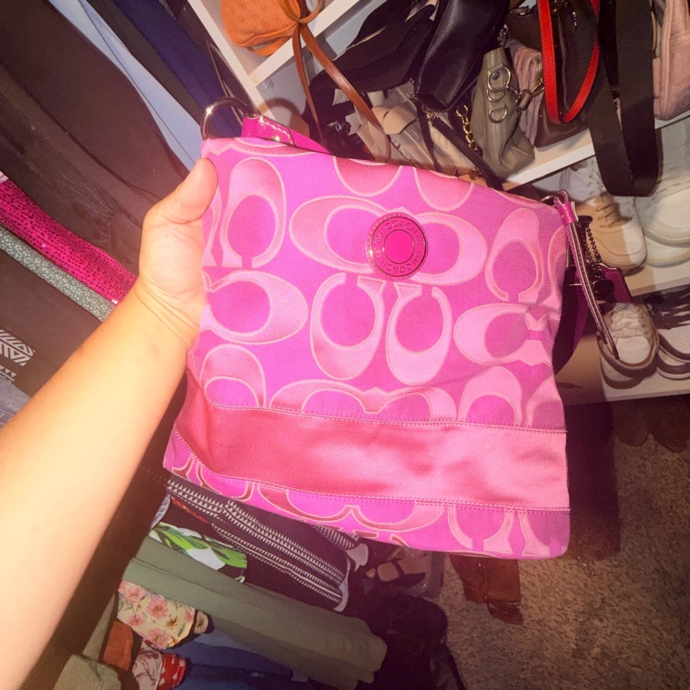 Pink Signature-Pattern Hobo/File Bag - Picture 2 of 9